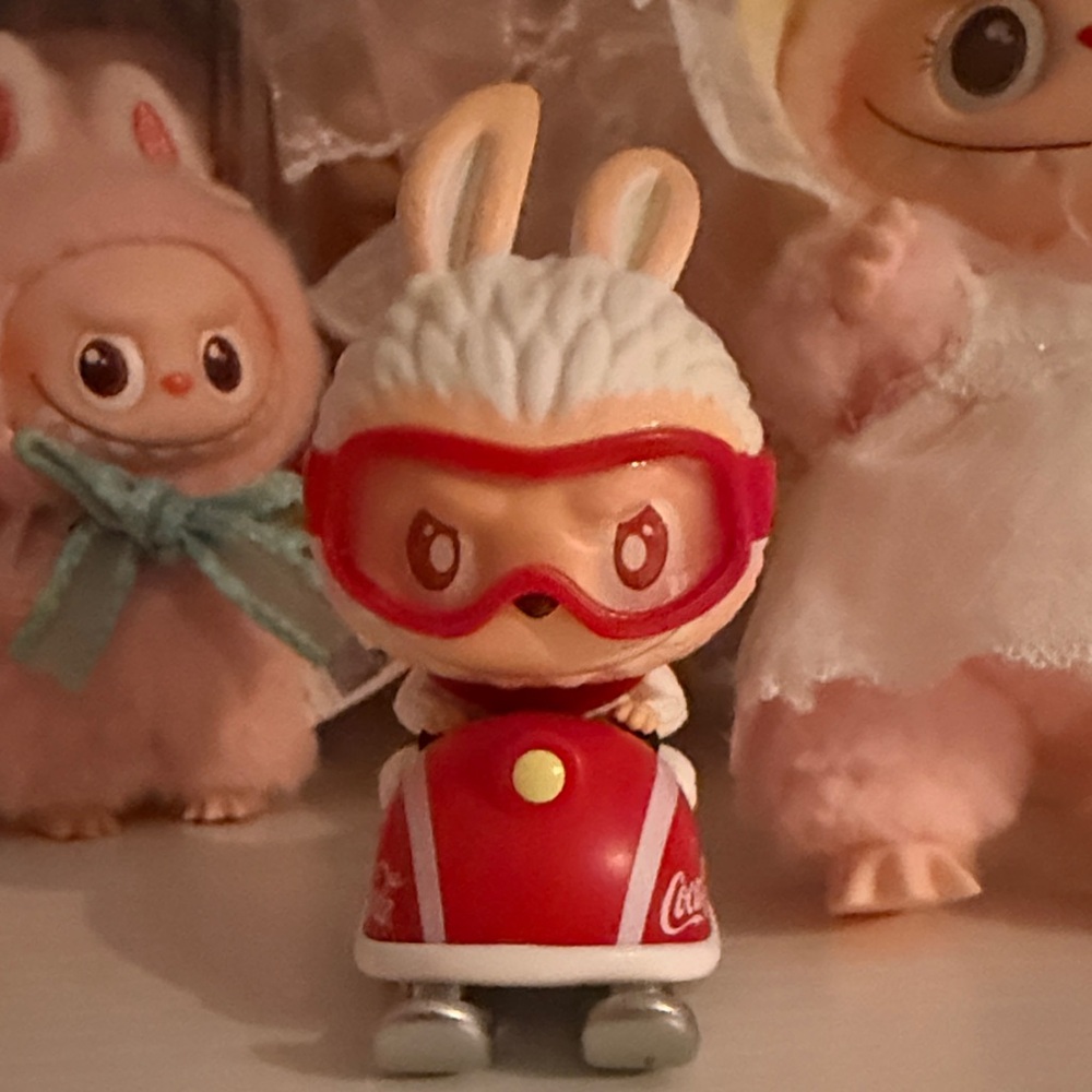 BNIB Coca-Cola The Monsters figurine
